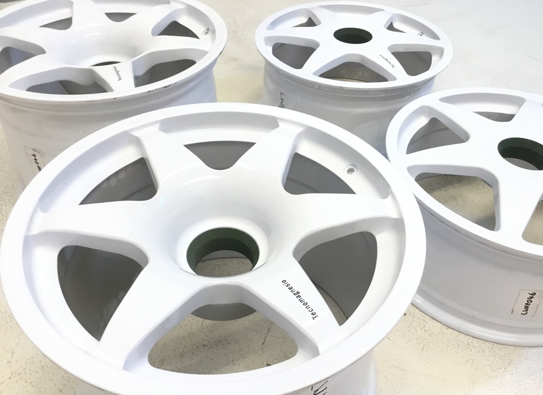 NEW Lamborghini SVR WHITE RACING CENTRE LOCK Wheels SET. PART NUMBER LWHE046 (6)