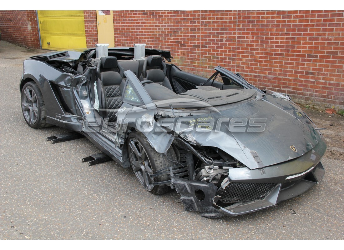 lamborghini lp560-4 spider (2010) with 8,000 miles, being prepared for dismantling #7