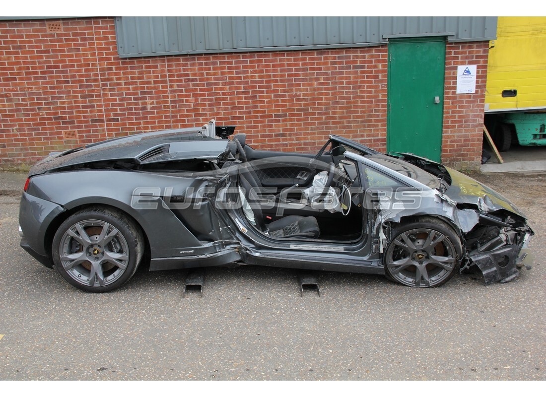 lamborghini lp560-4 spider (2010) with 8,000 miles, being prepared for dismantling #6