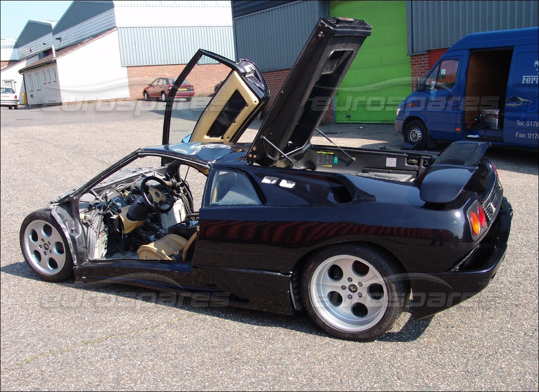 Lamborghini Diablo SE30 (1995) with 28,485 Kilometers, being prepared for breaking #10