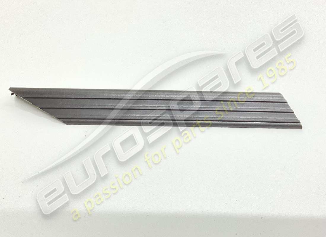 NEW Ferrari LH UPPER ANGLE. PART NUMBER 61563600 (2)