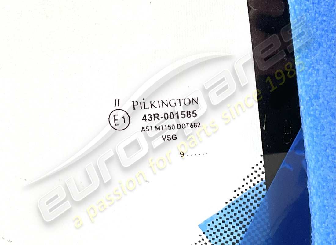 NEW Eurospares WINDSCREEN Testarossa & 512TR & (CENTRAL ANTENNA CONNECTION). PART NUMBER 63020000 (2)