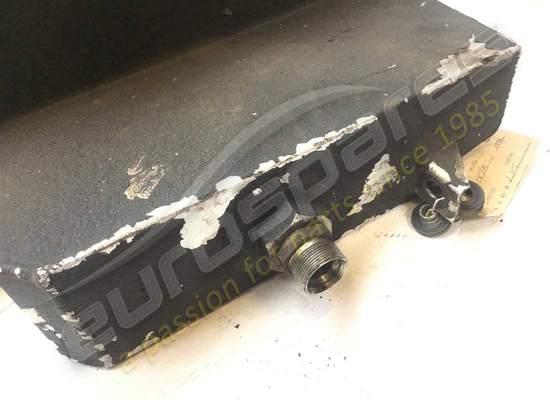 USED FERRARI OIL TANK. PART NUMBER 125517 (4) used ferrari oil tank. part number 125517 (4)