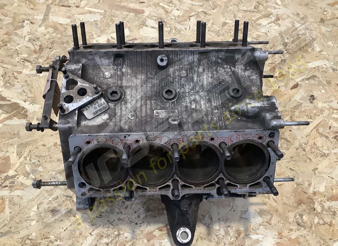 USED FERRARI F355 CRANKCASE. PART NUMBER 164025 (2) used ferrari f355 crankcase. part number 164025 (2)