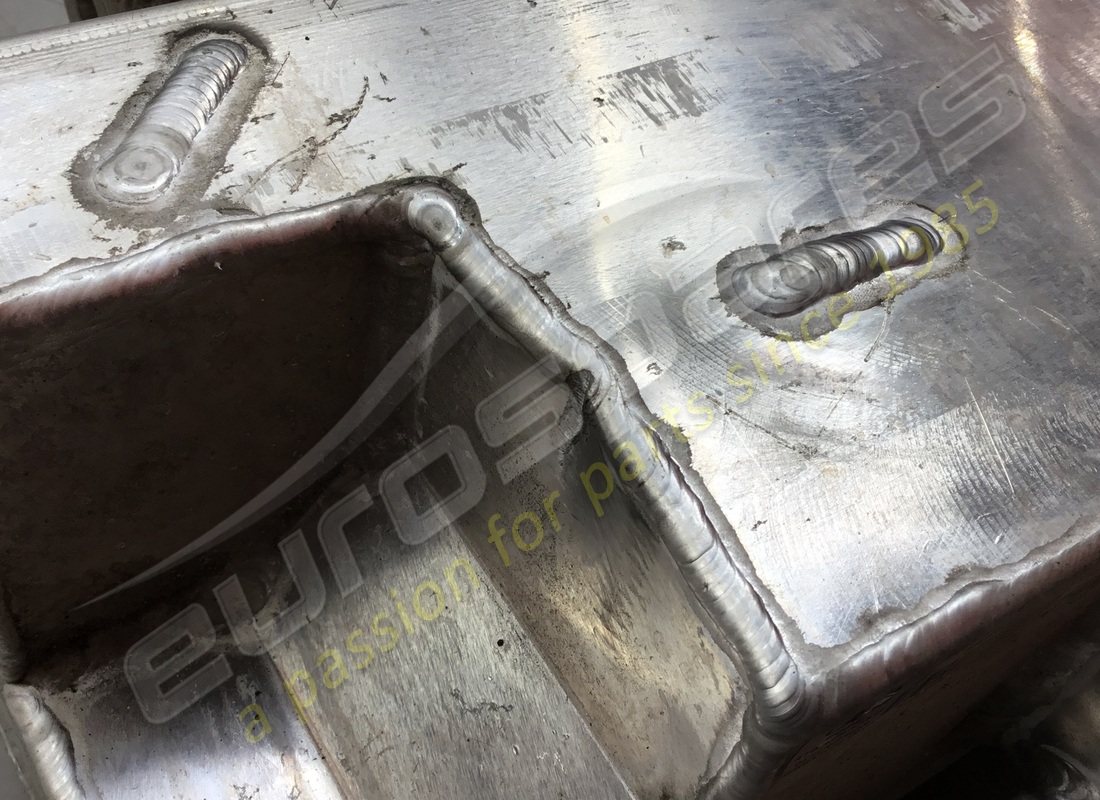USED LAMBORGHINI OIL RESERVOIR. PART NUMBER 470115373G (2) used lamborghini oil reservoir. part number 470115373g (2)