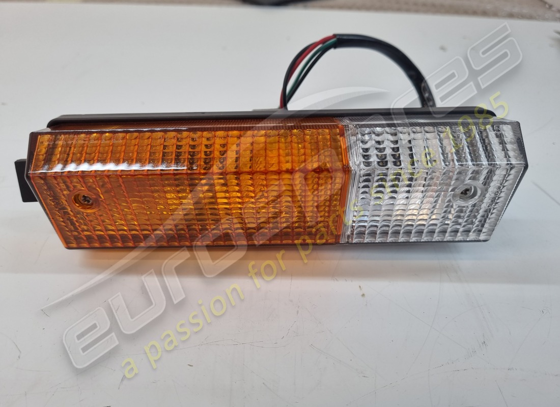 NEW FERRARI RH FRONT INDICATOR & SIDE LAMP UNIT WITH ORANGE/CLEAR LENS. PART NUMBER 60121001 (1) new ferrari rh front indicator & side lamp unit with orange/clear lens. part number 60121001 (1)