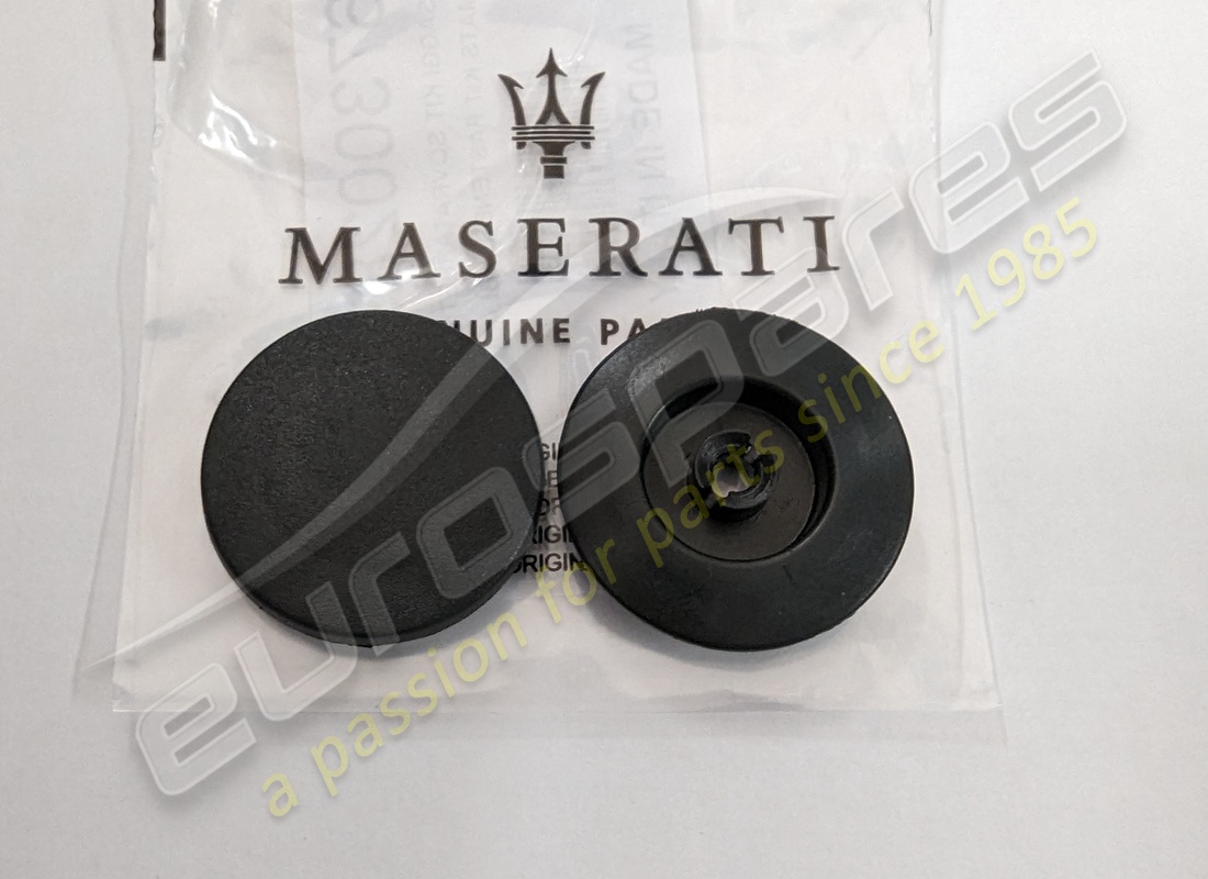 NEW MASERATI MATS KIT FASTENERS BLACK. PART NUMBER 673002895 (2) new maserati mats kit fasteners black. part number 673002895 (2)