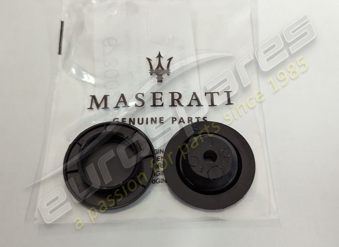 NEW MASERATI MATS KIT FASTENERS BLACK. PART NUMBER 673002895 (1) new maserati mats kit fasteners black. part number 673002895 (1)