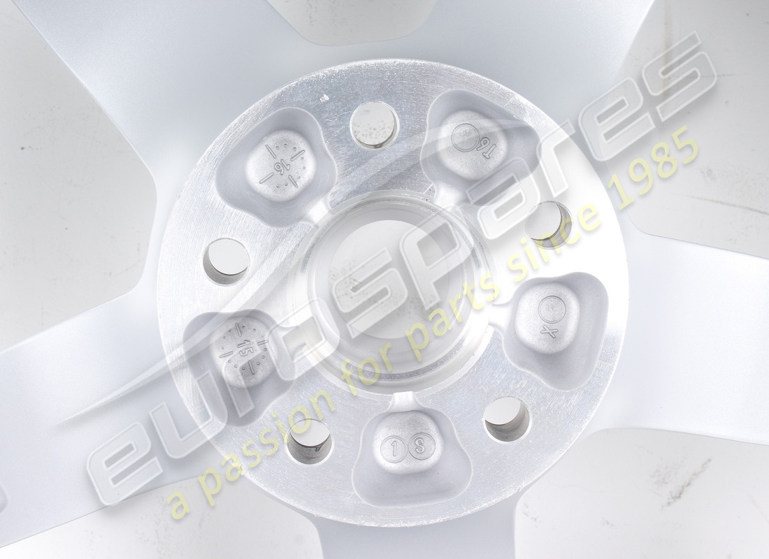 NEW FERRARI FRONT WHEEL. PART NUMBER 328466 (5) new ferrari front wheel. part number 328466 (5)