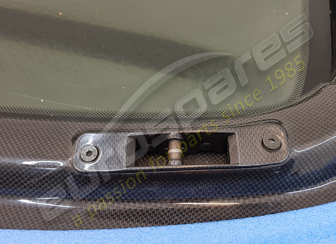 USED FERRARI SUN ROOF. PART NUMBER 68707900 (3) used ferrari sun roof. part number 68707900 (3)