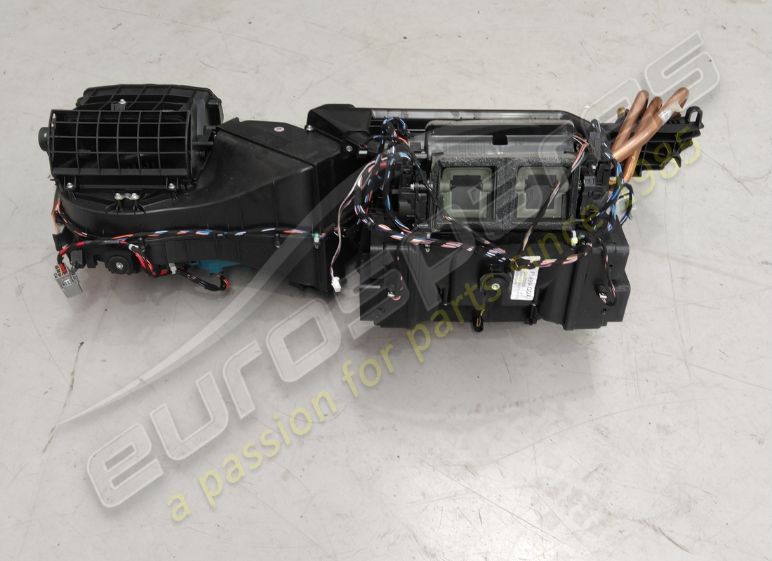 used ferrari complete air conditioning unit. part number 86962100 (2)