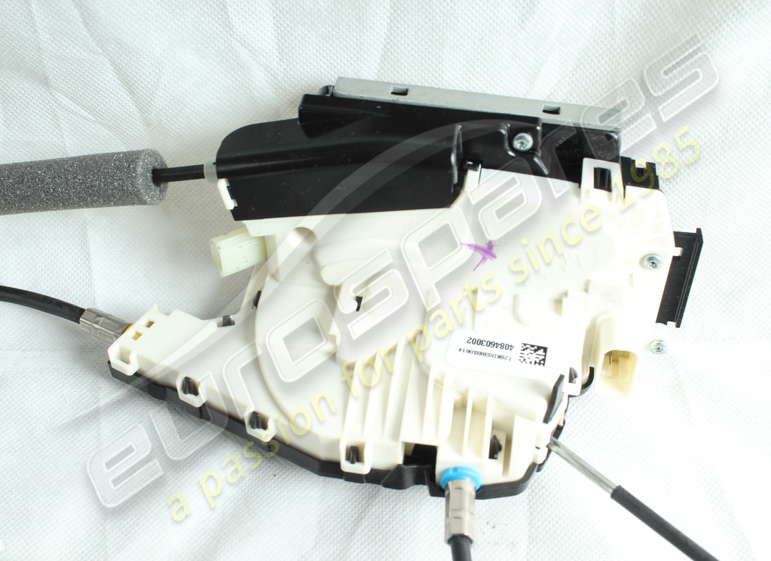 new maserati rh front door lock. part number 670107805 (3)