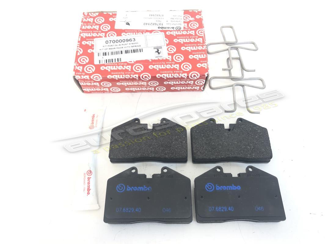 NEW FERRARI KIT OF REAR PADS VALID FOR FIORANO HANDLING. PART NUMBER 70000963 (1) new ferrari kit of rear pads valid for fiorano handling. part number 70000963 (1)