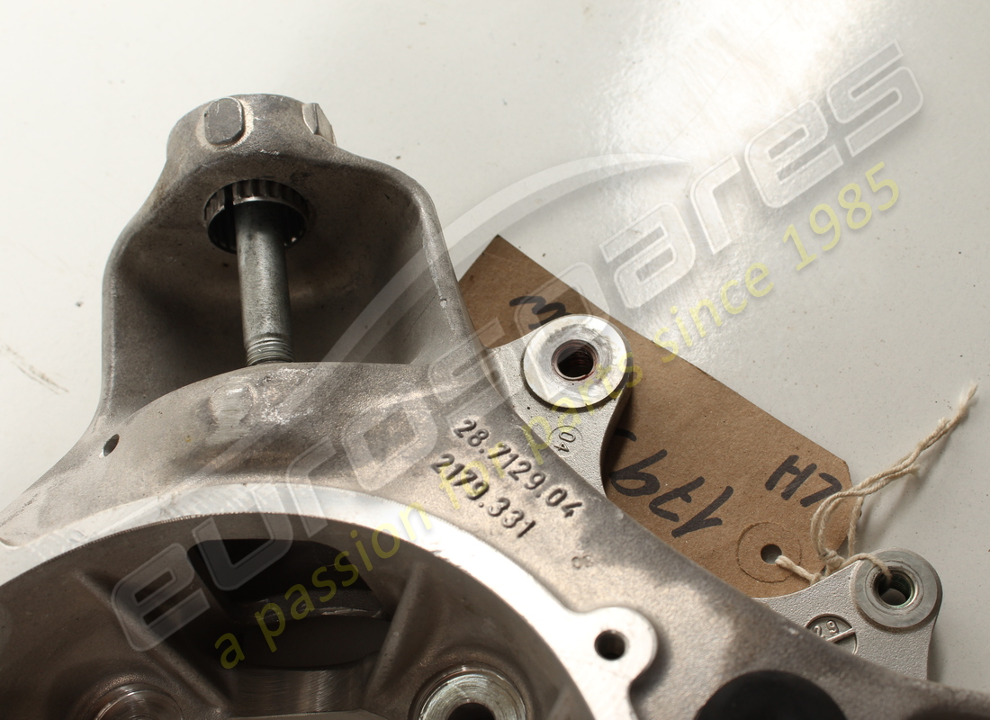 new ferrari rh front & lh rear stub axle. part number 179328 (2)