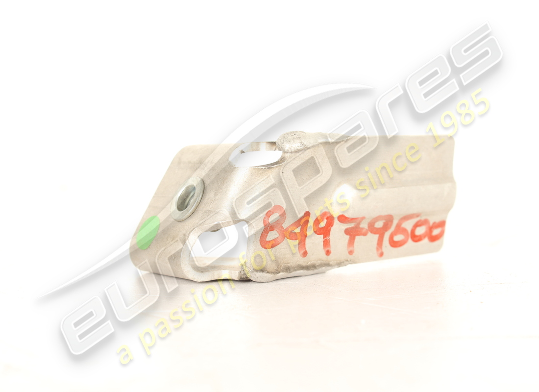 new ferrari lh windscreen wiper fastener. part number 84979600 (2)