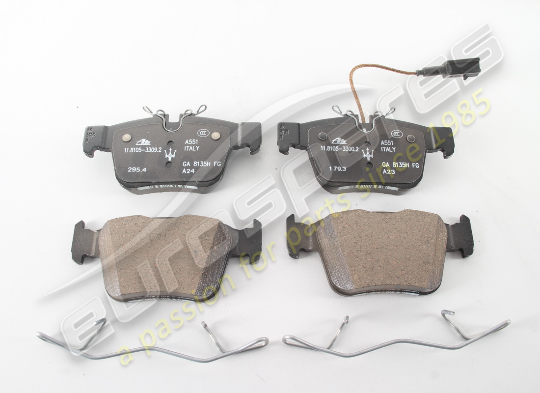 new maserati rear brake pads kit. part number 673012302 (2)