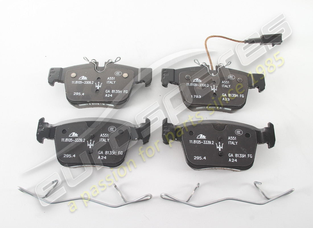 new maserati rear brake pads kit. part number 673012302 (1)