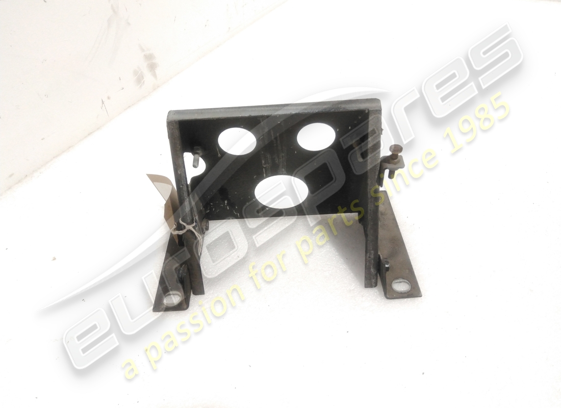 USED FERRARI RH HEAD LAMP MOTOR SUPPORT BRACKET. PART NUMBER 60648000 (2) used ferrari rh head lamp motor support bracket. part number 60648000 (2)