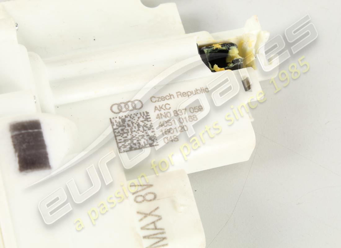 used lamborghini drive unit tuerzuziehhilfe. part number 4n0837059 (2)