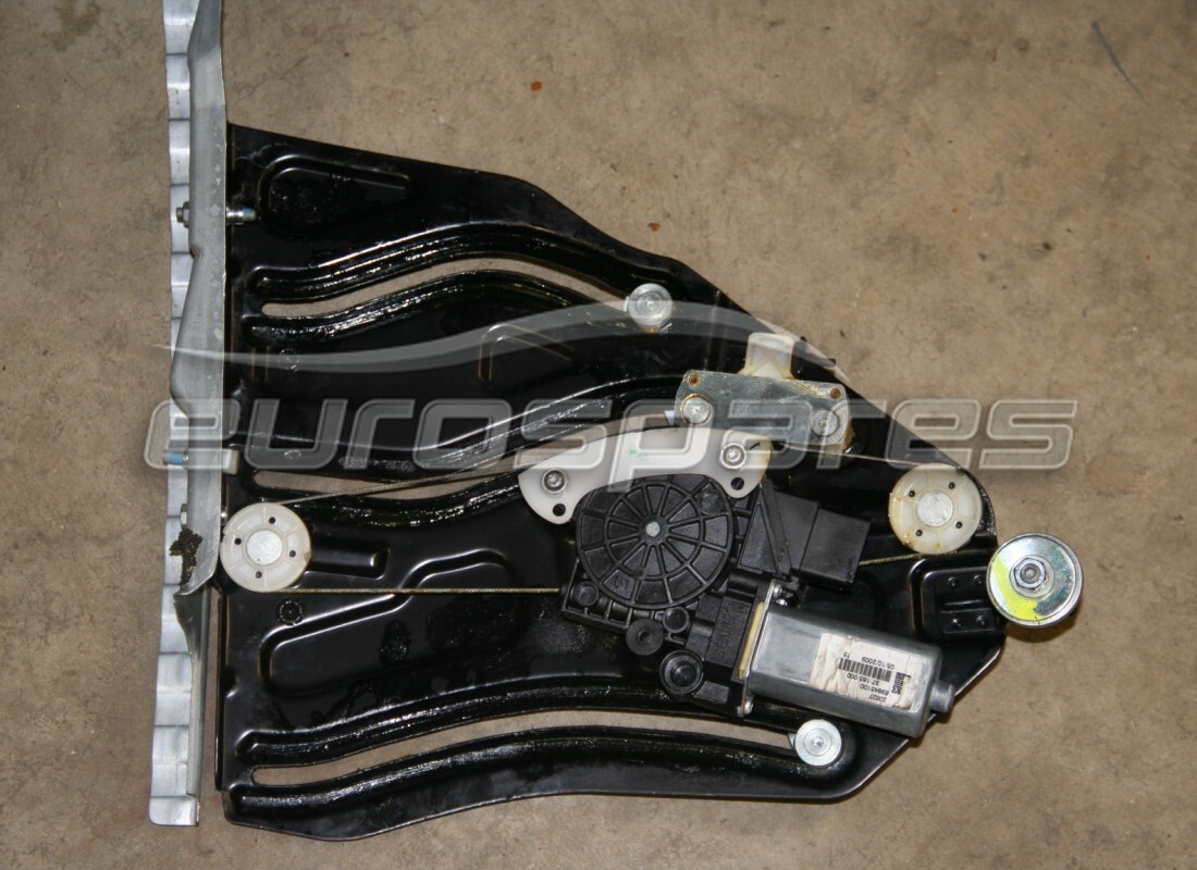 used ferrari rear rh glass lift. part number 69845100 (1)