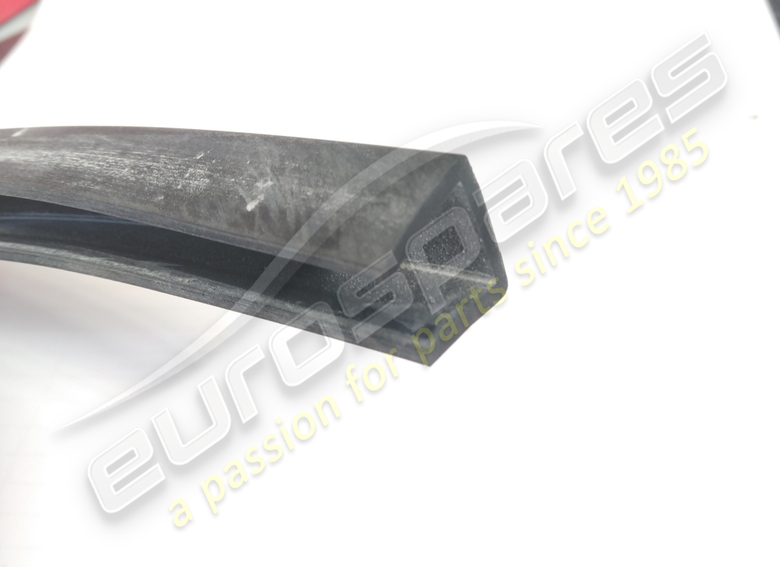 NEW EUROSPARES REAR SCREEN WEATHER STRIP. PART NUMBER 14300110 (1) new eurospares rear screen weather strip. part number 14300110 (1)