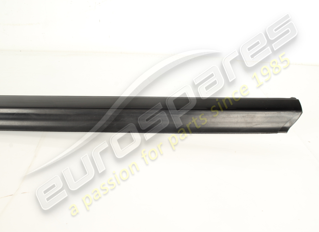 USED MASERATI RH OUTER GLASS SCRAPER GASK. PART NUMBER 82076000 (4) used maserati rh outer glass scraper gask. part number 82076000 (4)