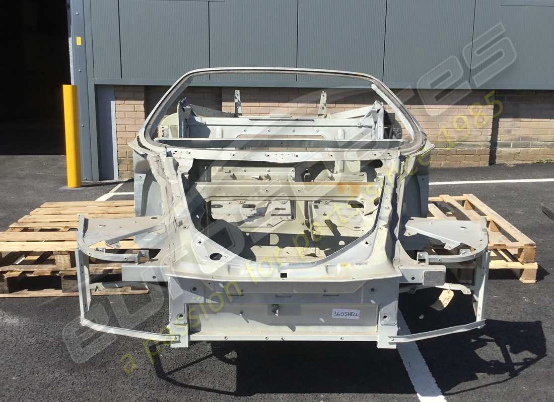 NEW FERRARI COMPLETE BODYWORK. PART NUMBER 360SHELL (2) new ferrari complete bodywork. part number 360shell (2)