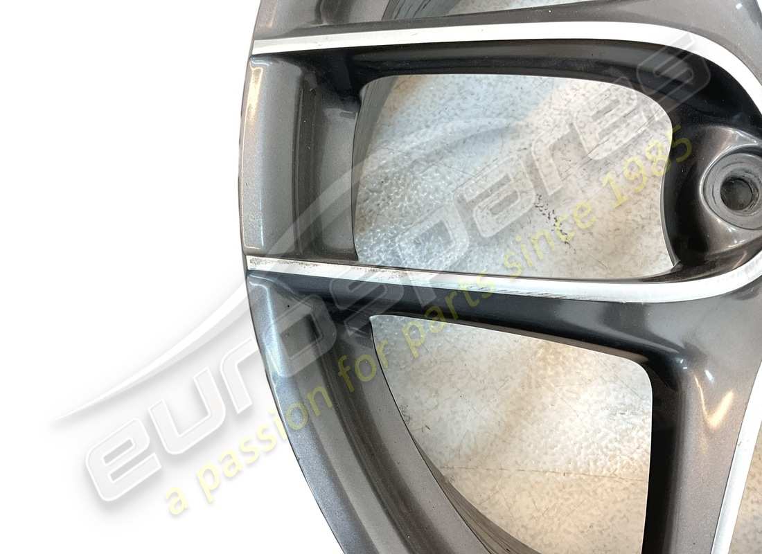 USED FERRARI FRONT WHEEL. PART NUMBER 294827 (5) used ferrari front wheel. part number 294827 (5)