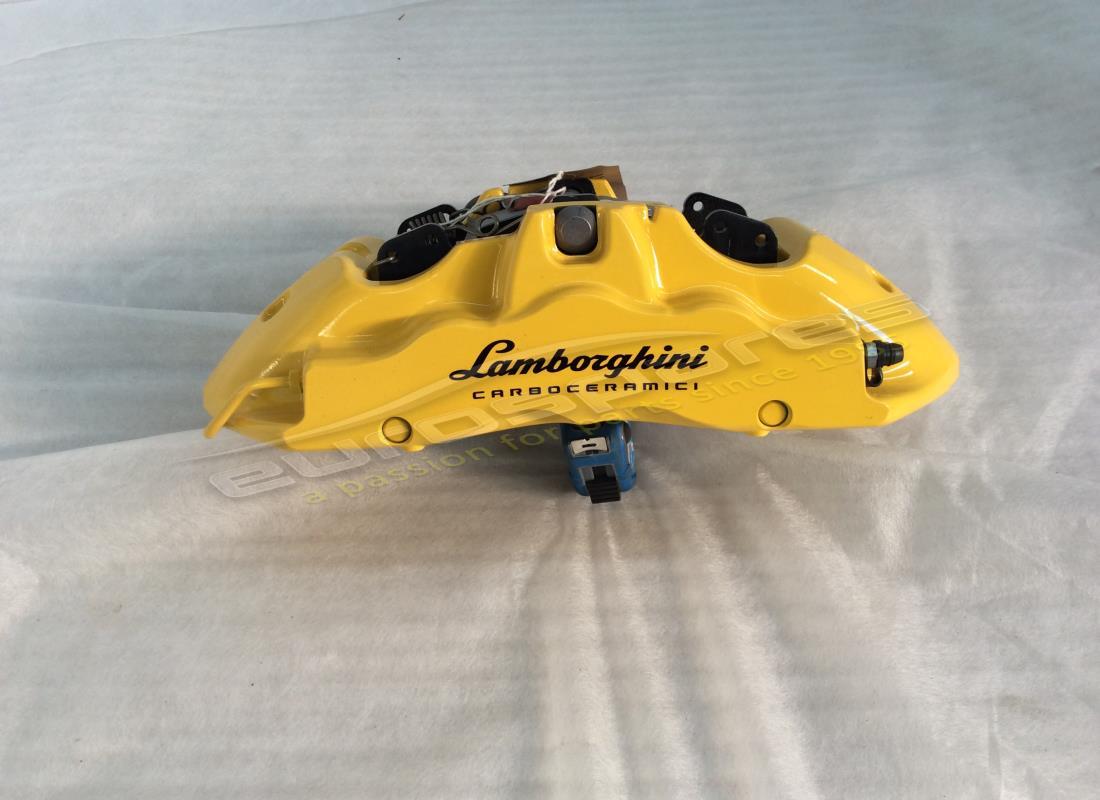 NEW LAMBORGHINI FRONT CALIPER IN YELLOW. PART NUMBER 4T0615106CB (1) new lamborghini front caliper in yellow. part number 4t0615106cb (1)