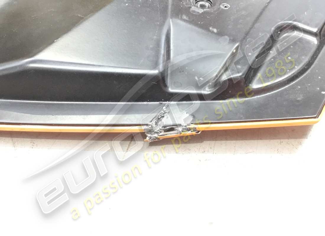 DAMAGED LAMBORGHINI TRUNK LID. PART NUMBER 476827025 (4) damaged lamborghini trunk lid. part number 476827025 (4)