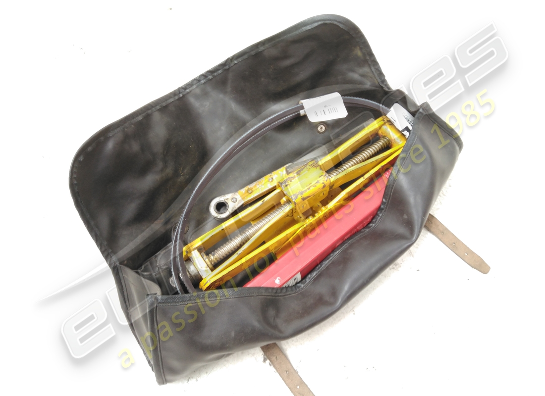 USED FERRARI JACK KIT. PART NUMBER 130423 (2) used ferrari jack kit. part number 130423 (2)