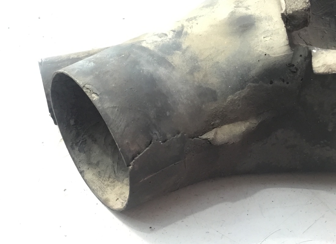 damaged ferrari rh brake air conveyor. part number 124191 (2)