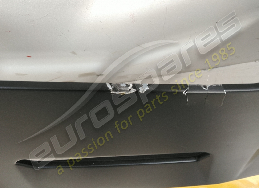 DAMAGED LAMBORGHINI TRUNK LID. PART NUMBER 476827025 (3) damaged lamborghini trunk lid. part number 476827025 (3)