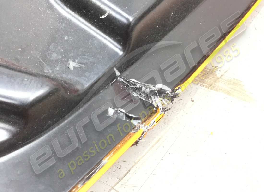 DAMAGED LAMBORGHINI TRUNK LID. PART NUMBER 476827025 (7) damaged lamborghini trunk lid. part number 476827025 (7)