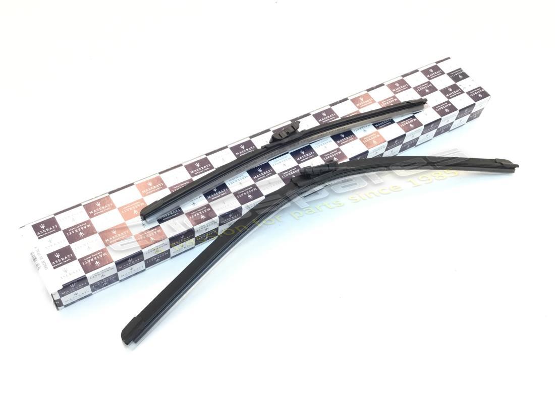 NEW MASERATI LHD WINDSCREEN WIPER SET. PART NUMBER 673008176 (1) new maserati lhd windscreen wiper set. part number 673008176 (1)