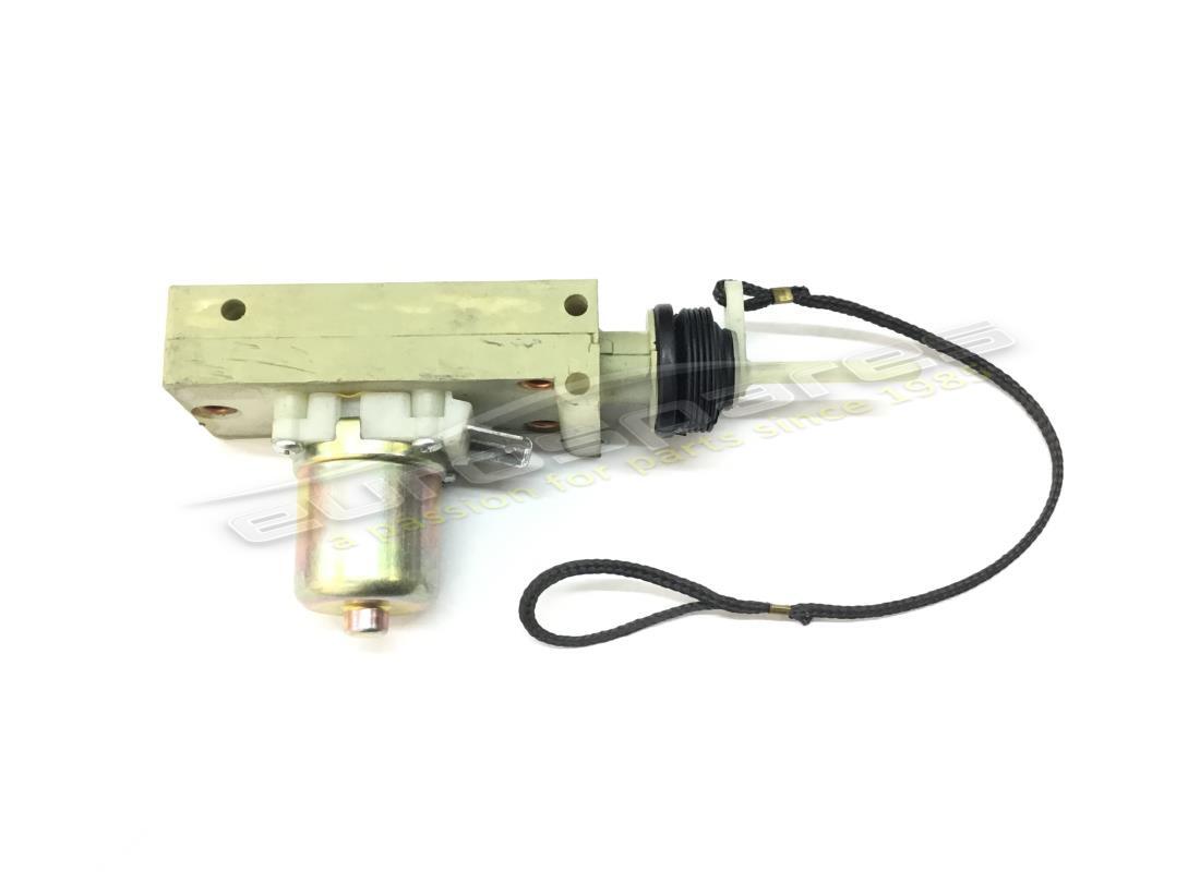 NEW LAMBORGHINI FUEL CAP ACTUATOR. PART NUMBER 005930521 (1) new lamborghini fuel cap actuator. part number 005930521 (1)