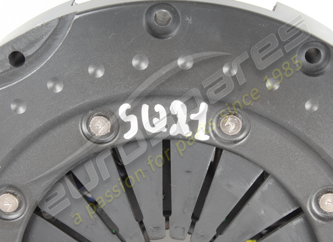 NEW MASERATI COMPLETE CLUTCH (F1). PART NUMBER 196335 (5) new maserati complete clutch (f1). part number 196335 (5)