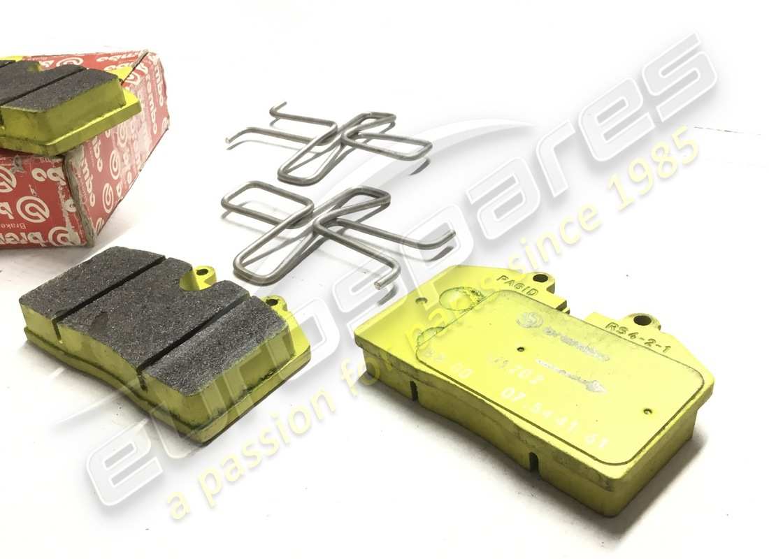 NEW FERRARI REAR BRAKE PAD SET (456GT&355FIORANO HP). PART NUMBER 70000882 (3) new ferrari rear brake pad set (456gt&355fiorano hp). part number 70000882 (3)