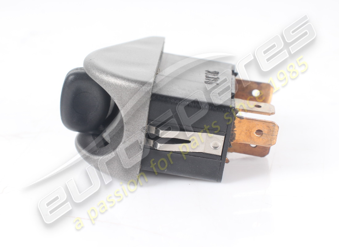 USED FERRARI SWITCH. PART NUMBER 165247 (5) used ferrari switch. part number 165247 (5)