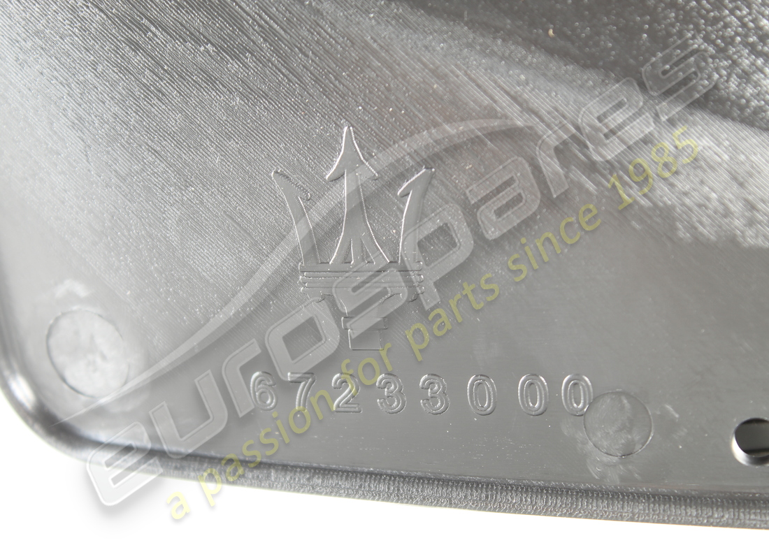 new maserati rh headlight inspection door. part number 67233000 (3)