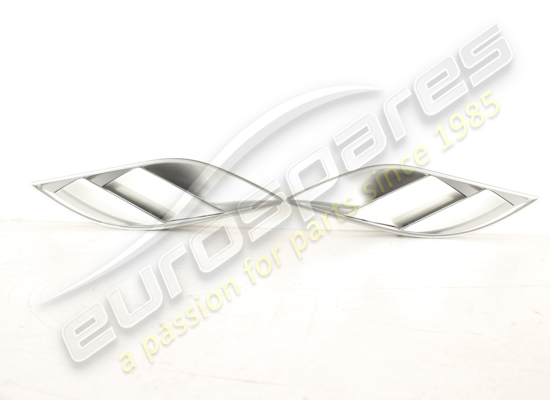 NEW FERRARI SET OF SPORT SIDE AIR VENTS. PART NUMBER 70002669 (1) new ferrari set of sport side air vents. part number 70002669 (1)