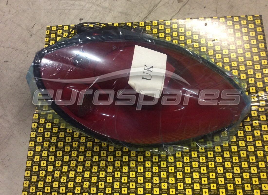 NEW FERRARI RH HEADLIGHT ROSSO CORSA RHD PART NUMBER 72149569 (1) new ferrari rh headlight rosso corsa rhd part number 72149569 (1)