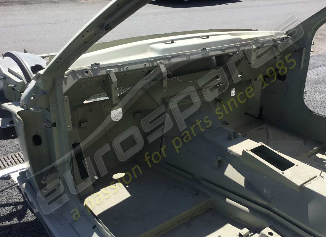 NEW FERRARI FERRARI 456 COMPLETE BODYSHELL. PART NUMBER 64318000 (5) new ferrari ferrari 456 complete bodyshell. part number 64318000 (5)