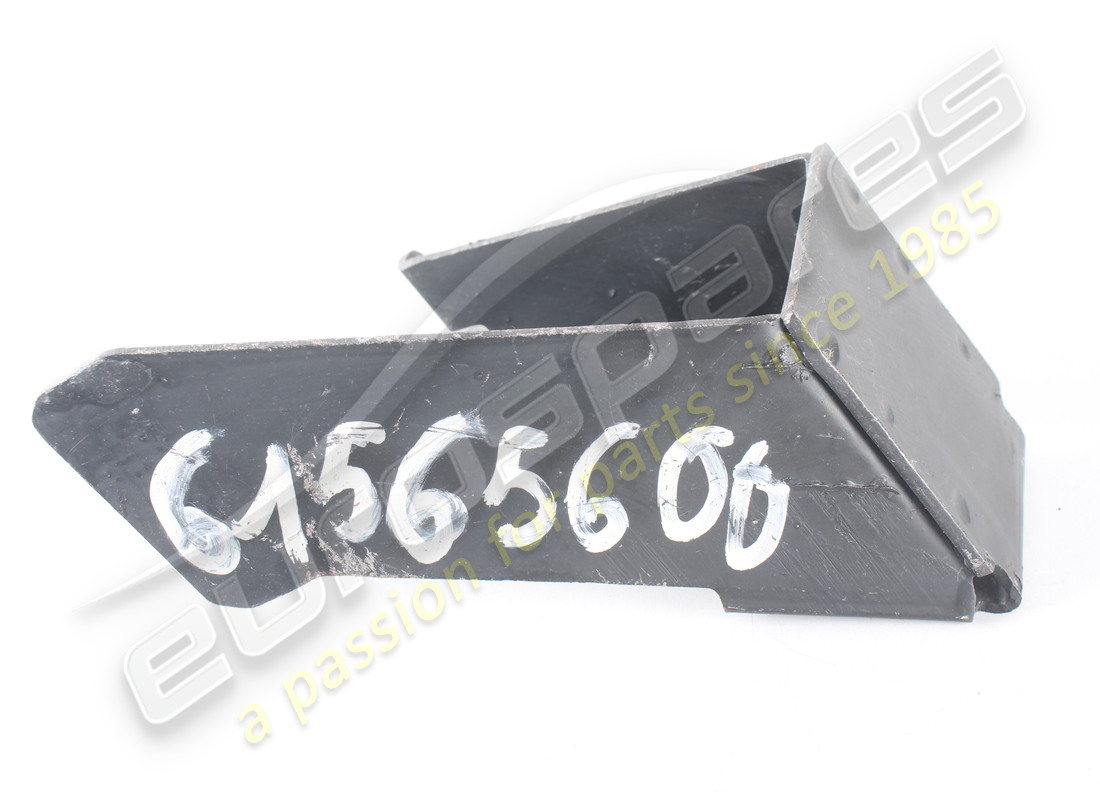new ferrari rh bracket. part number 61565600 (4)