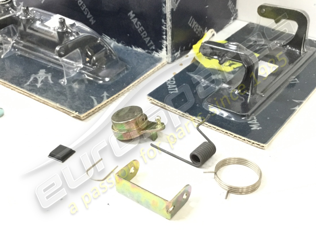 new maserati handle. part number 374580022 (2)