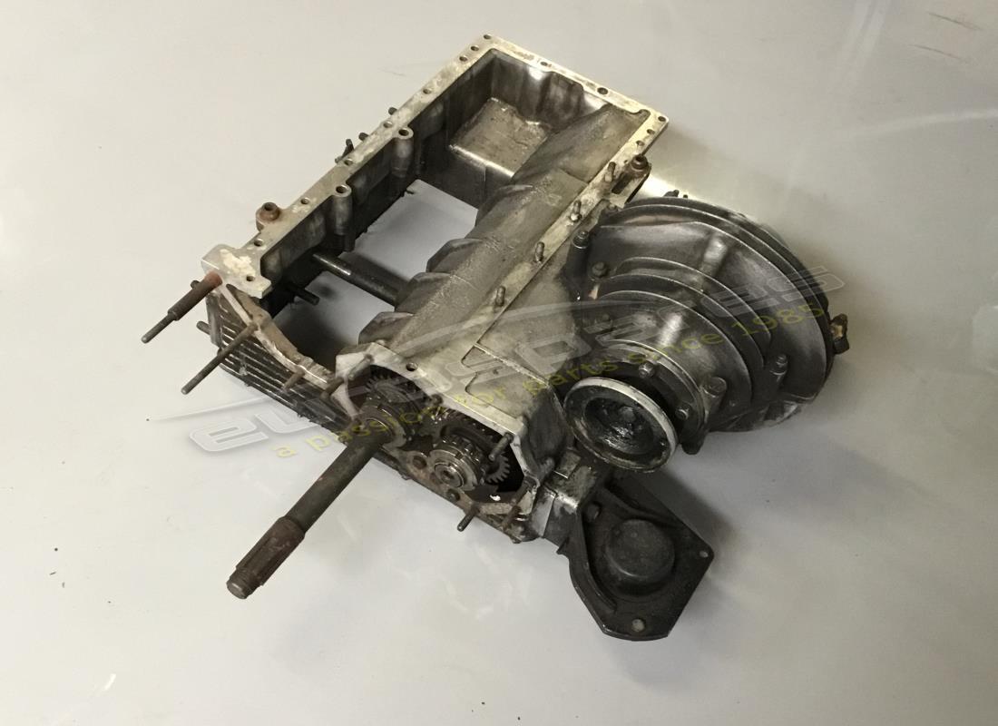 USED FERRARI GEARBOX CASING COMPLETE. PART NUMBER 109586 (1) used ferrari gearbox casing complete. part number 109586 (1)