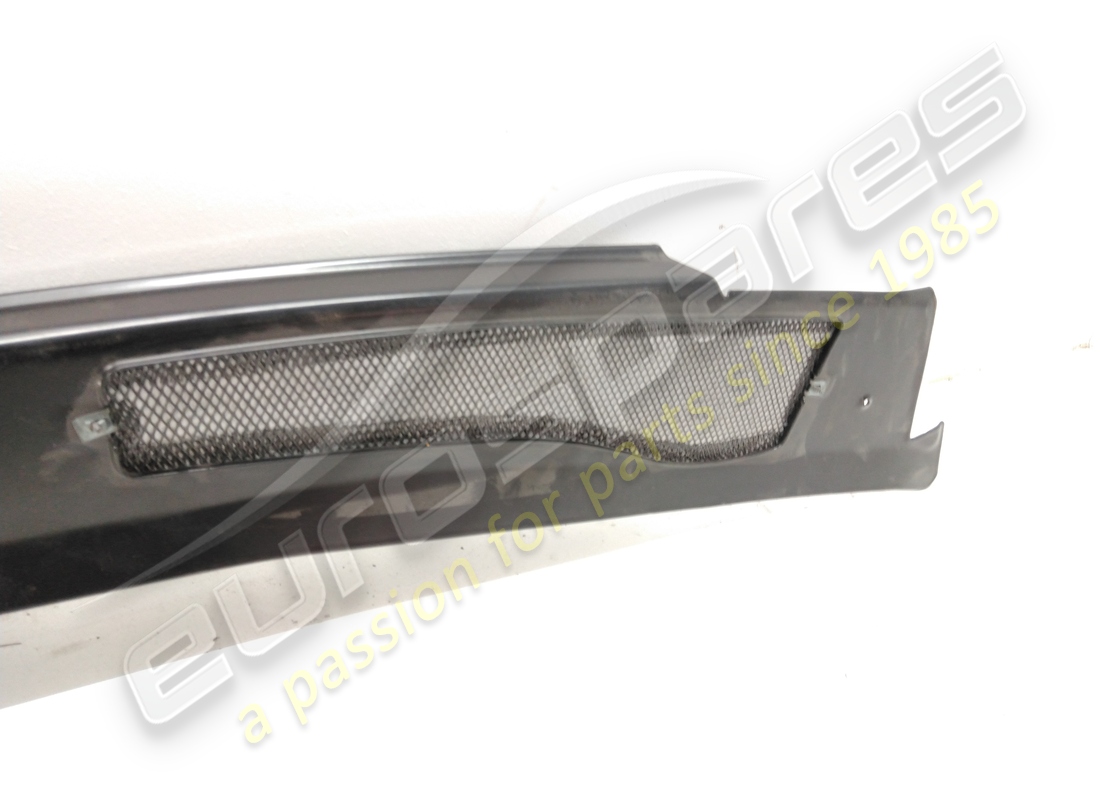 USED FERRARI RH OUTER MOLDING FOR GB/AU. PART NUMBER 65241700 (2) used ferrari rh outer molding for gb/au. part number 65241700 (2)