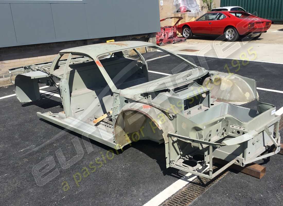 NEW FERRARI FERRARI TESTAROSSA COMPLETE BODYSHELL. PART NUMBER 700006000 (3) new ferrari ferrari testarossa complete bodyshell. part number 700006000 (3)