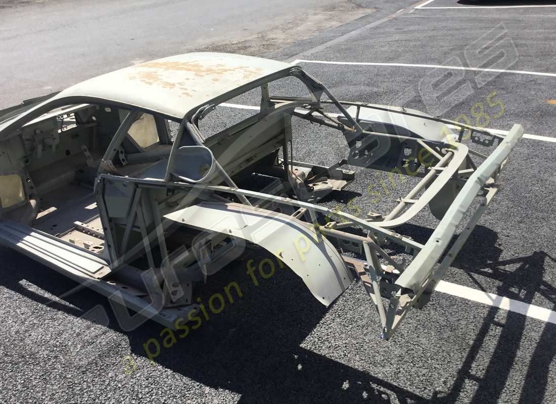 NEW FERRARI FERRARI TESTAROSSA COMPLETE BODYSHELL. PART NUMBER 700006000 (8) new ferrari ferrari testarossa complete bodyshell. part number 700006000 (8)