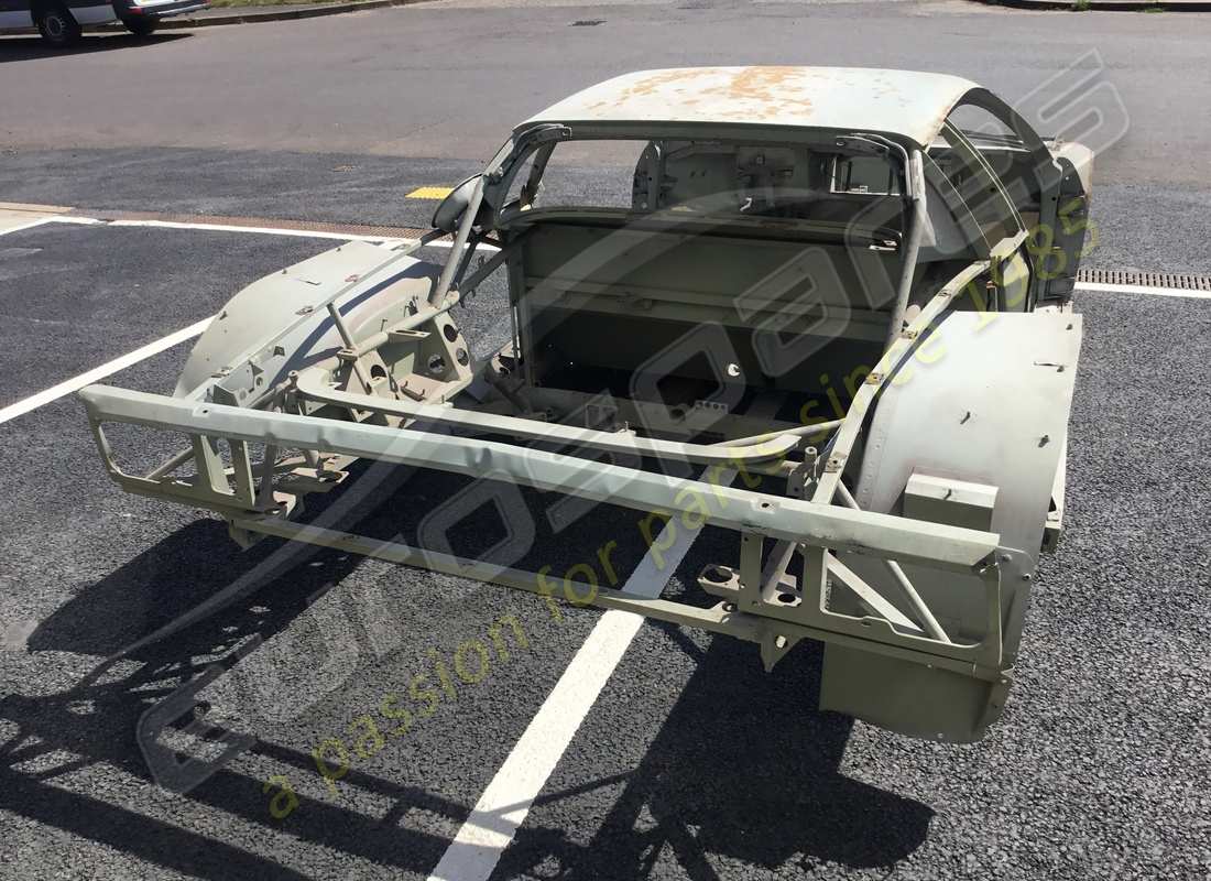 NEW FERRARI FERRARI TESTAROSSA COMPLETE BODYSHELL. PART NUMBER 700006000 (6) new ferrari ferrari testarossa complete bodyshell. part number 700006000 (6)